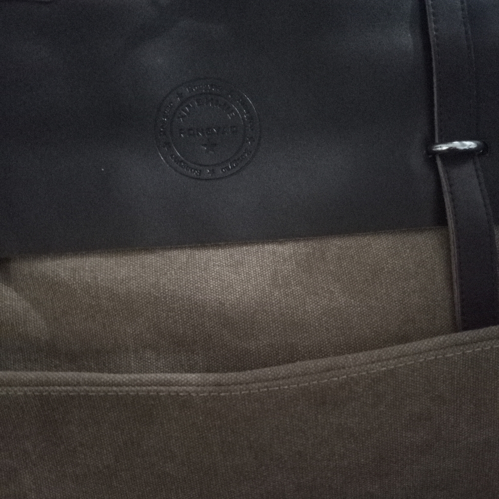 Unisex leather satchel